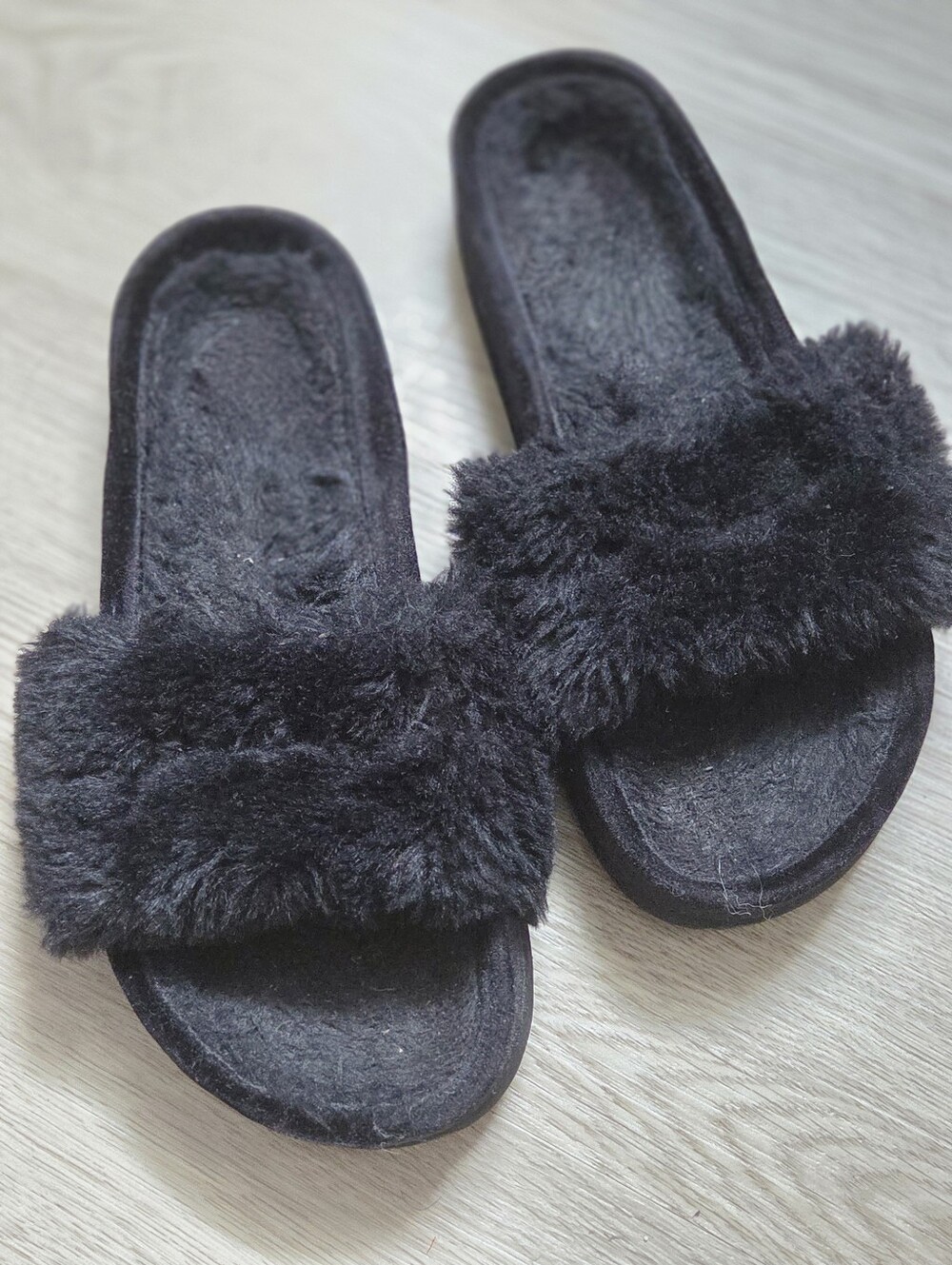 Victoria's Secret PINK Black Faux Fur Slide Slippers